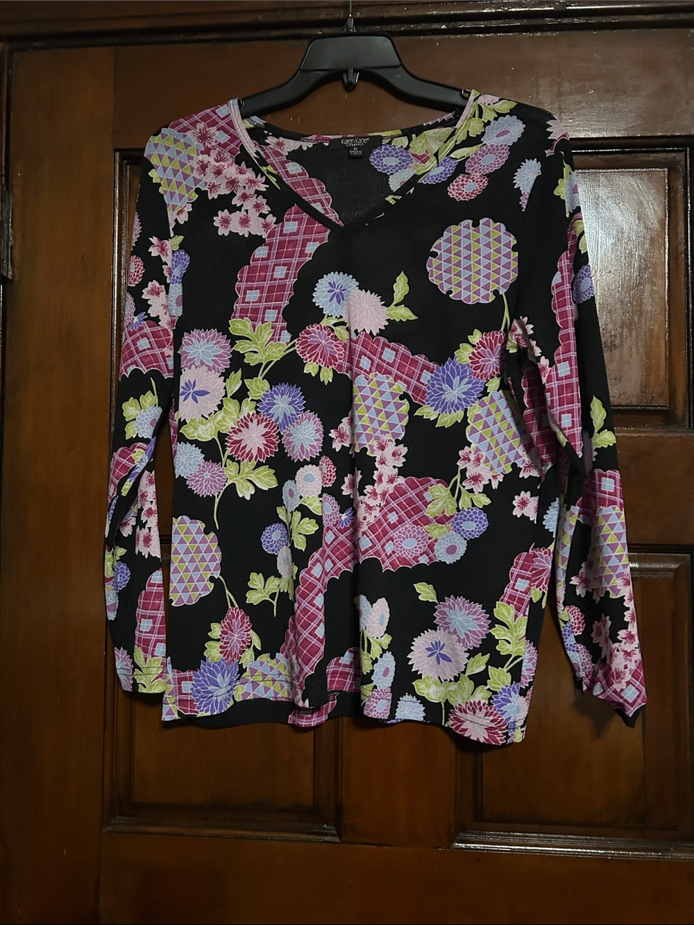Karen Kane Black Floral Geometric Long-Sleeve V-Neck Top